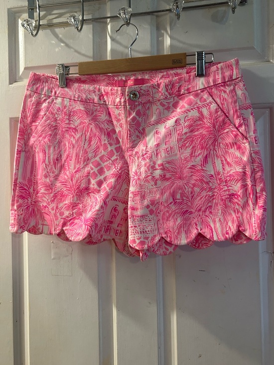 Lilly Pulitzer Pants - Lilly Pulitzer Pink Tropical Scallop Hem Shorts